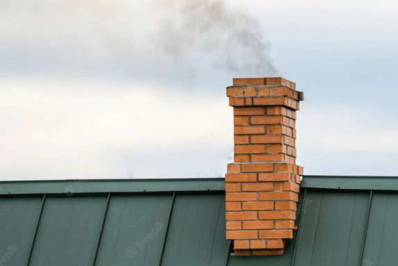 Nechcete mít nepříjemnosti s pojišťovnou? Provádějte pravidelné kontroly komínu