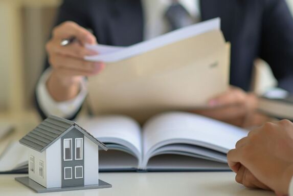 Hypotéky opět zdražují! Jaké možnosti mají lidé, kteří na úvěr nedosáhnou?