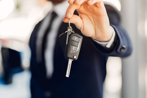 Přemýšlíte o tom, že koupíte nový vůz? Zjistěte, jaké máte možnosti!