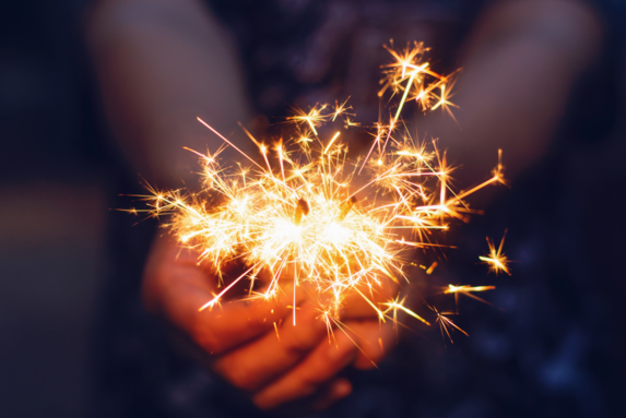 Co dělat, když na Silvestra špatně odpálíte pyrotechniku a někomu způsobíte zranění nebo škodu