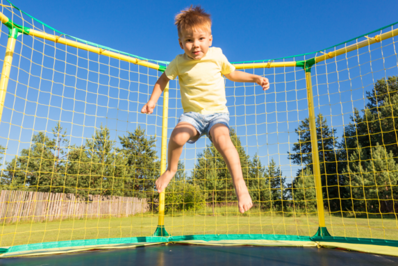 Úrazů dětí bude o prázdninách přibývat. Nenechejte nic náhodě!