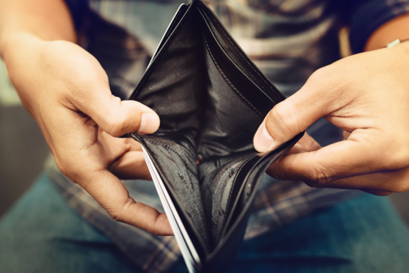 7 tipů, jak zachránit domácí rozpočet a neskončit na dně