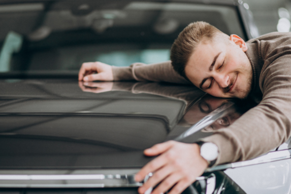 Potřebujete auto, ale nemáte na něj peníze? Zkuste jednu z těchto možností!